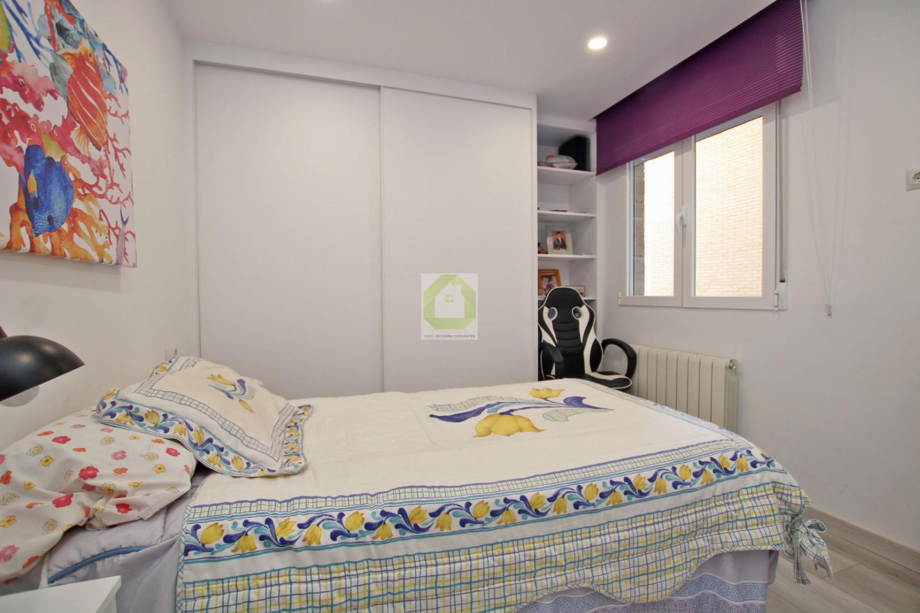 For sale of flat in Granada