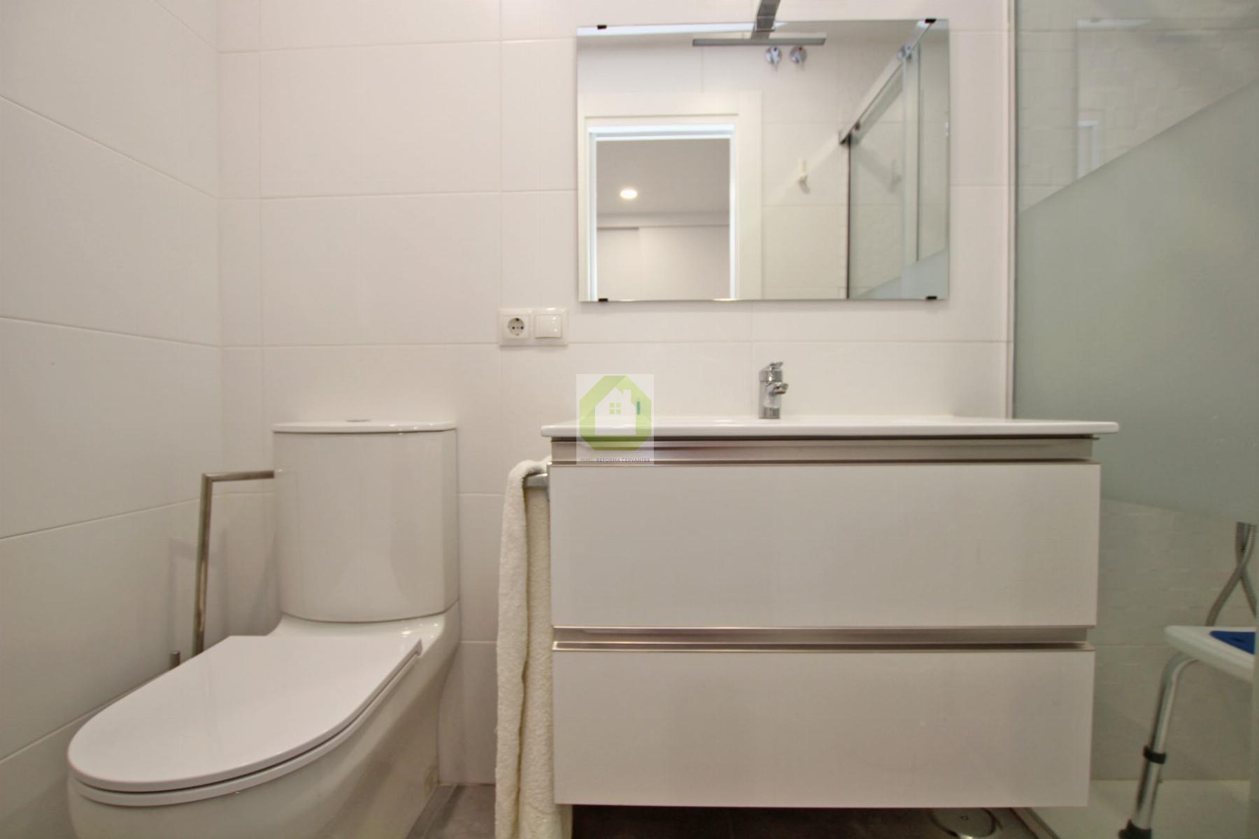 For sale of flat in Granada