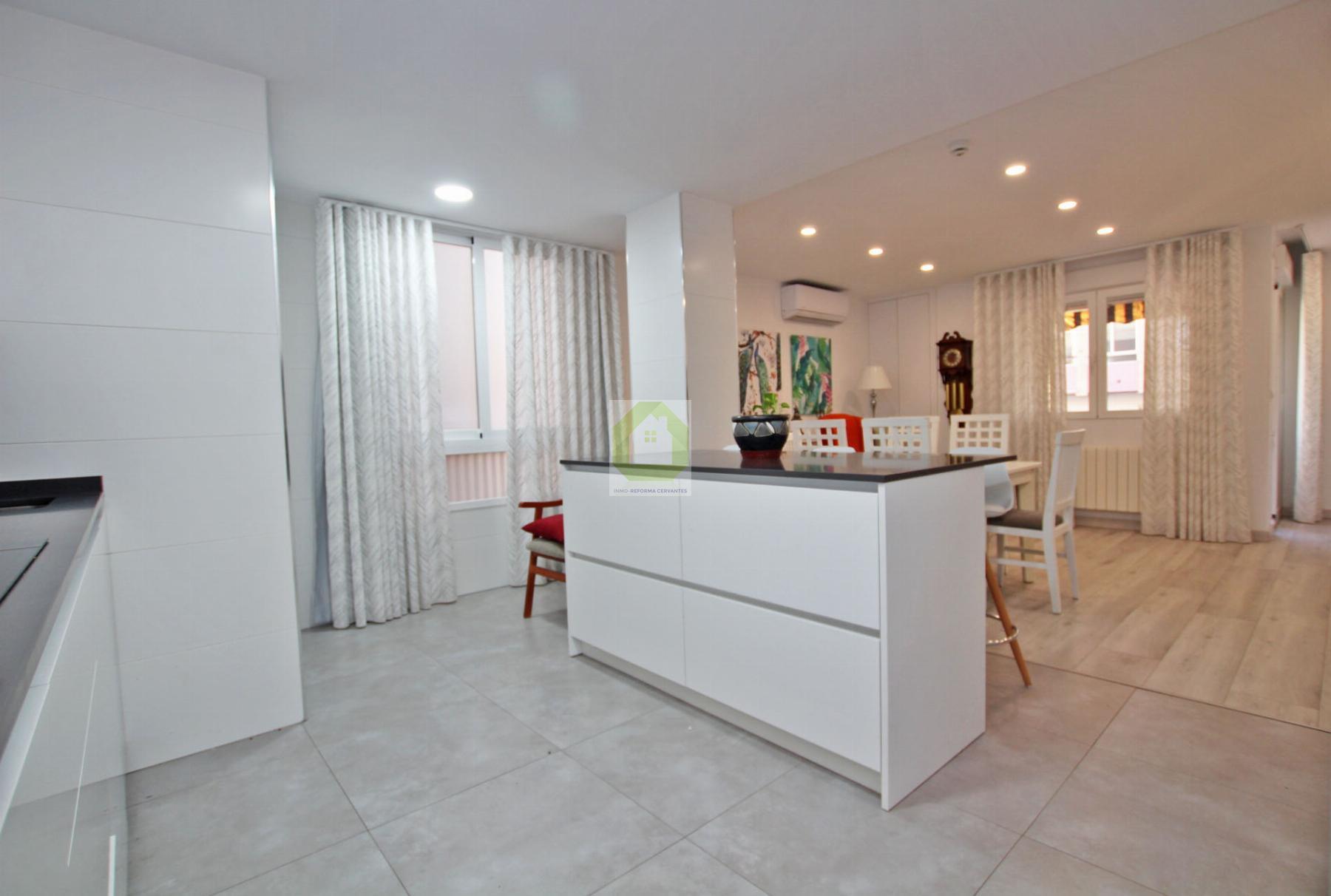 For sale of flat in Granada