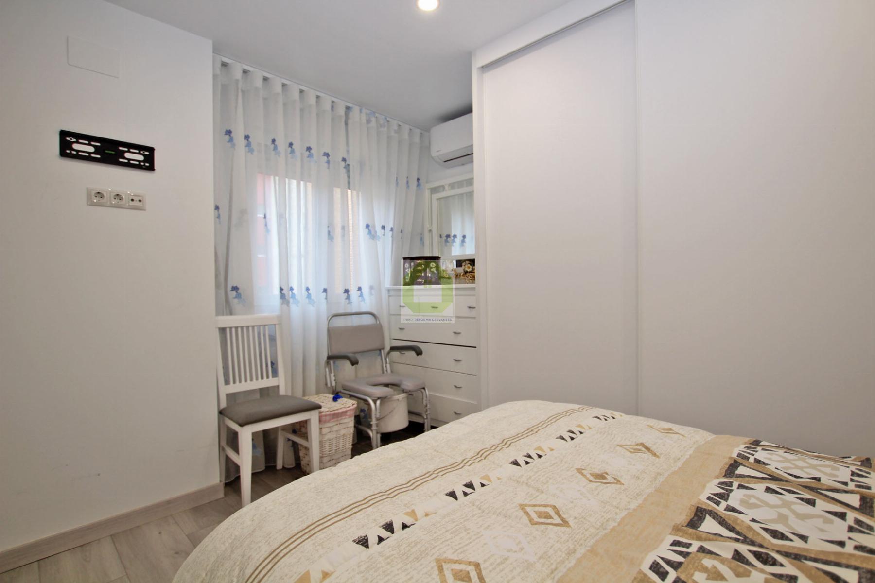 For sale of flat in Granada