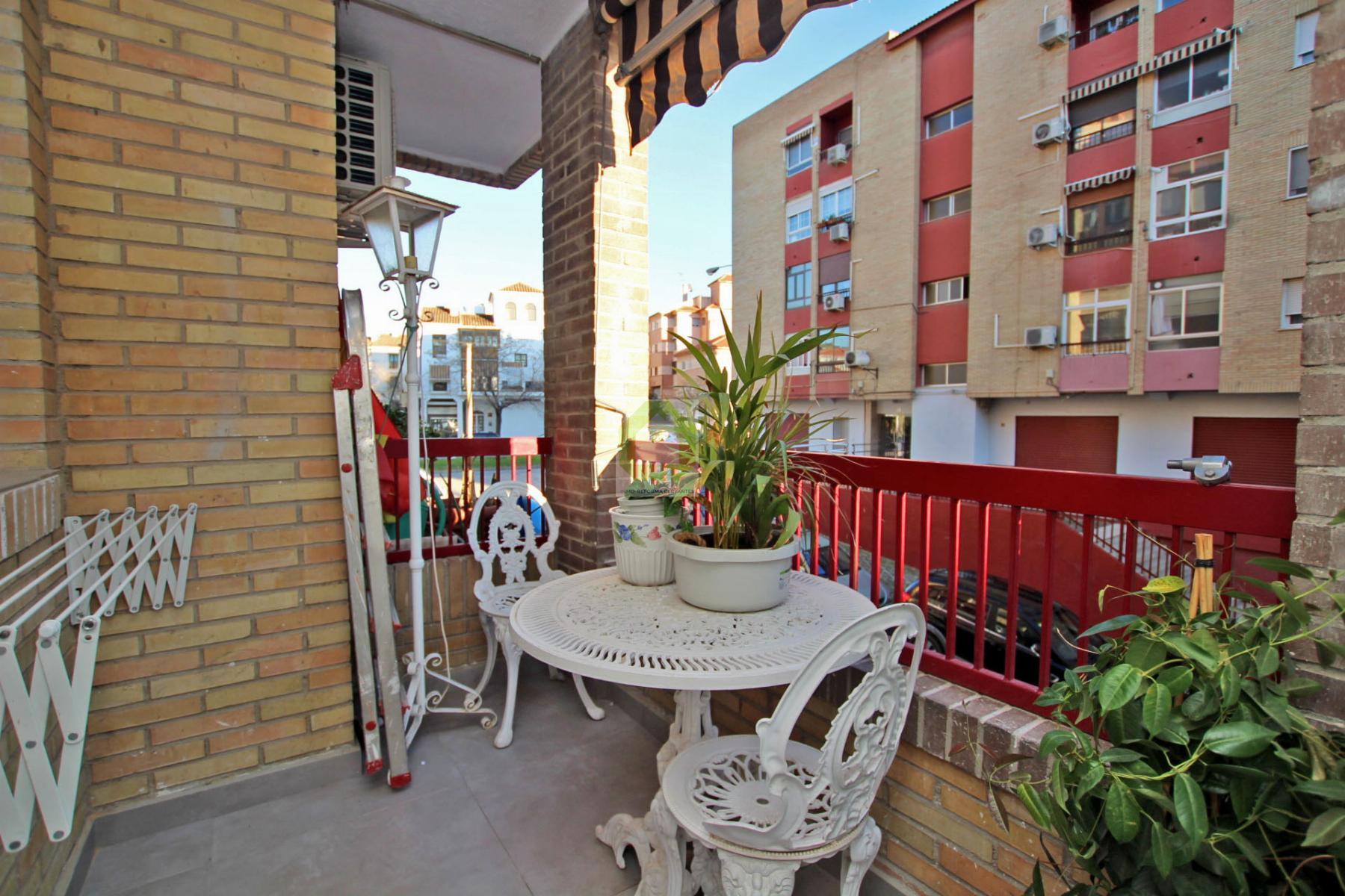 For sale of flat in Granada
