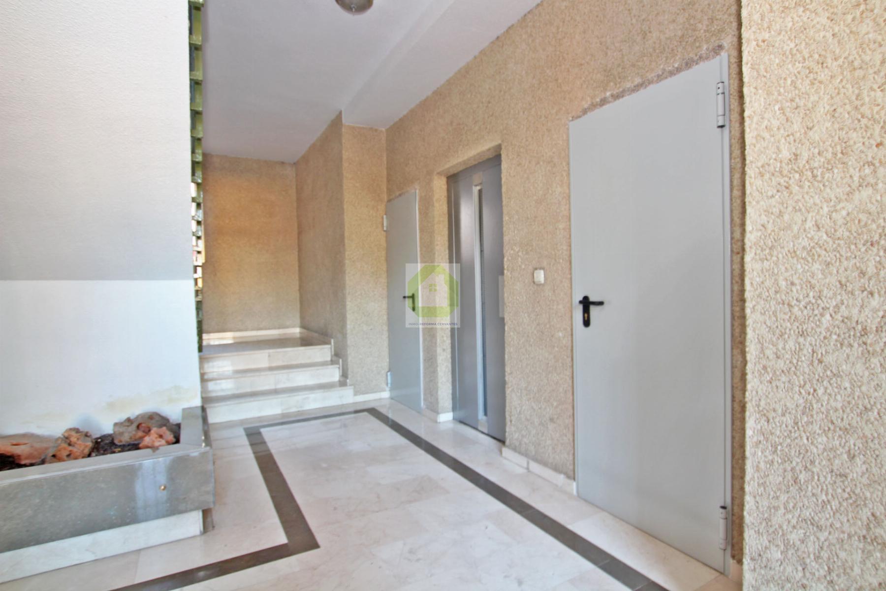 For sale of flat in Granada