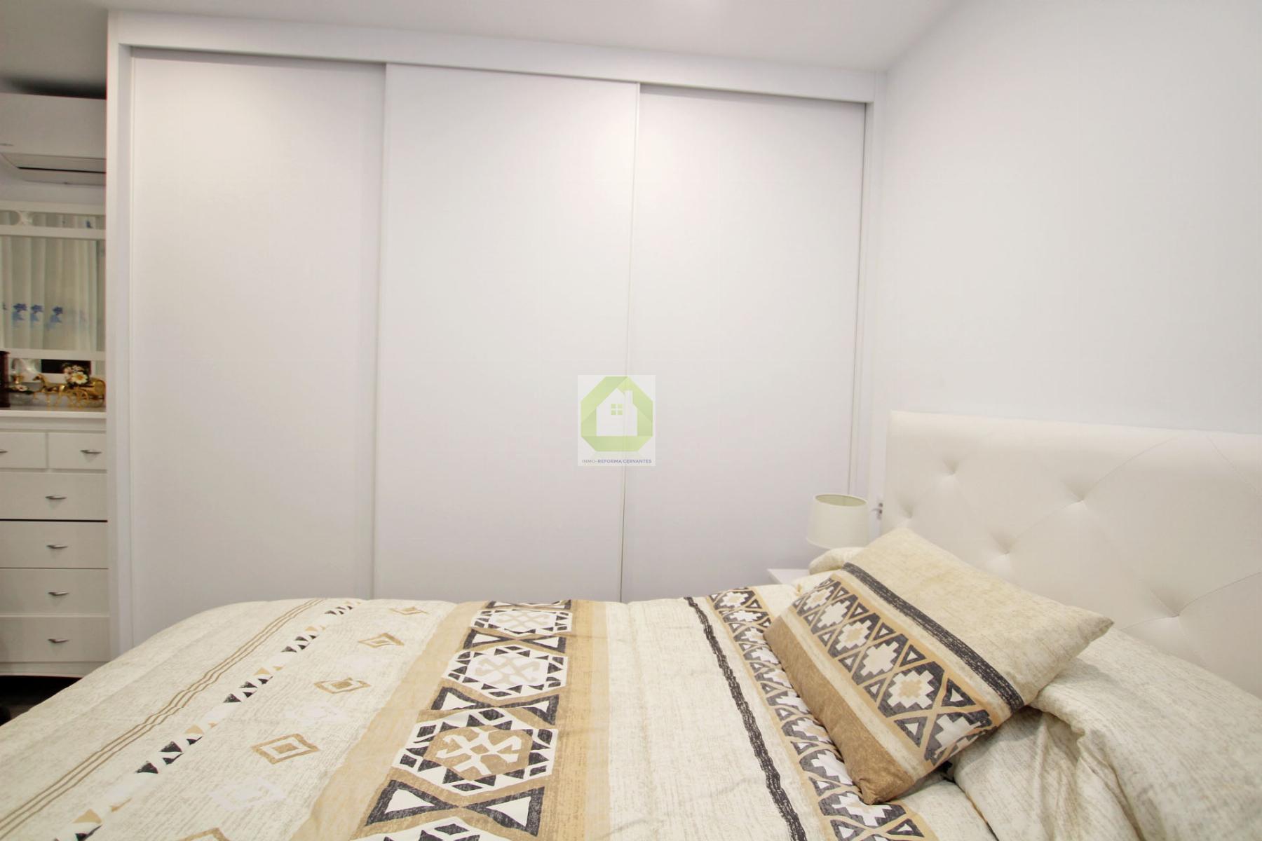 For sale of flat in Granada