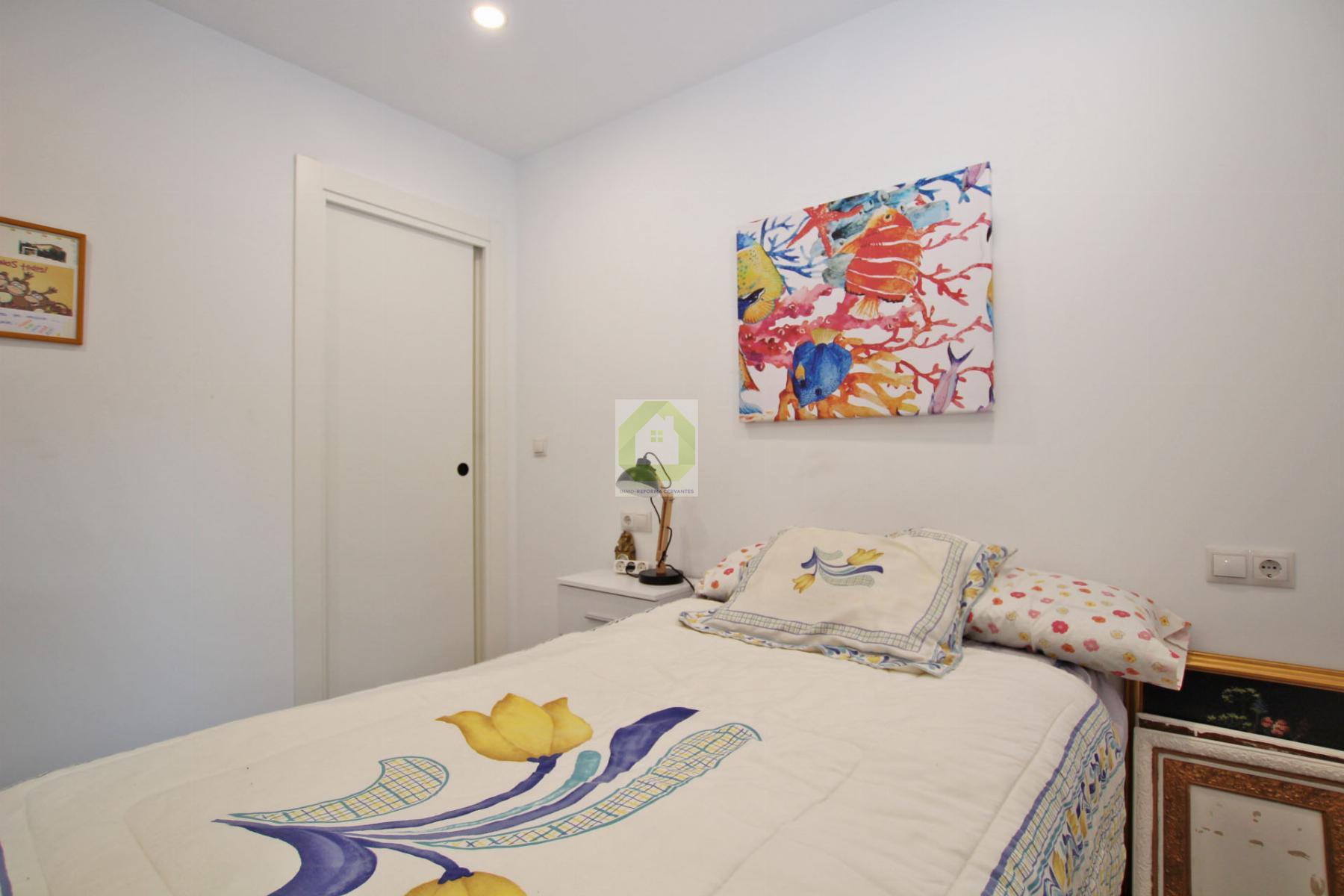 For sale of flat in Granada