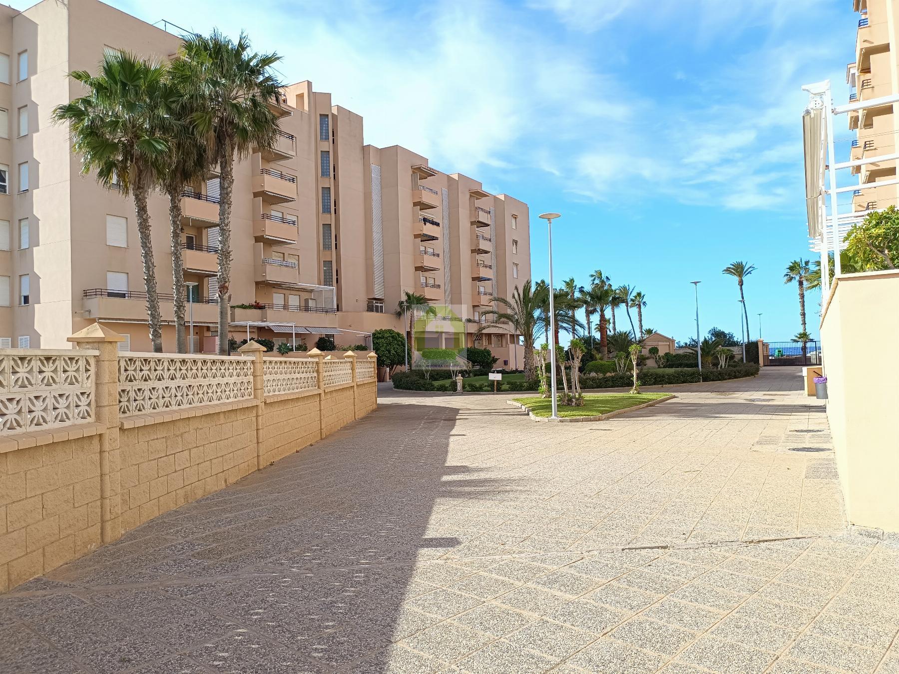 For sale of flat in Salobreña