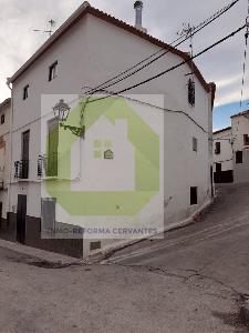 For sale of house in Guadahortuna