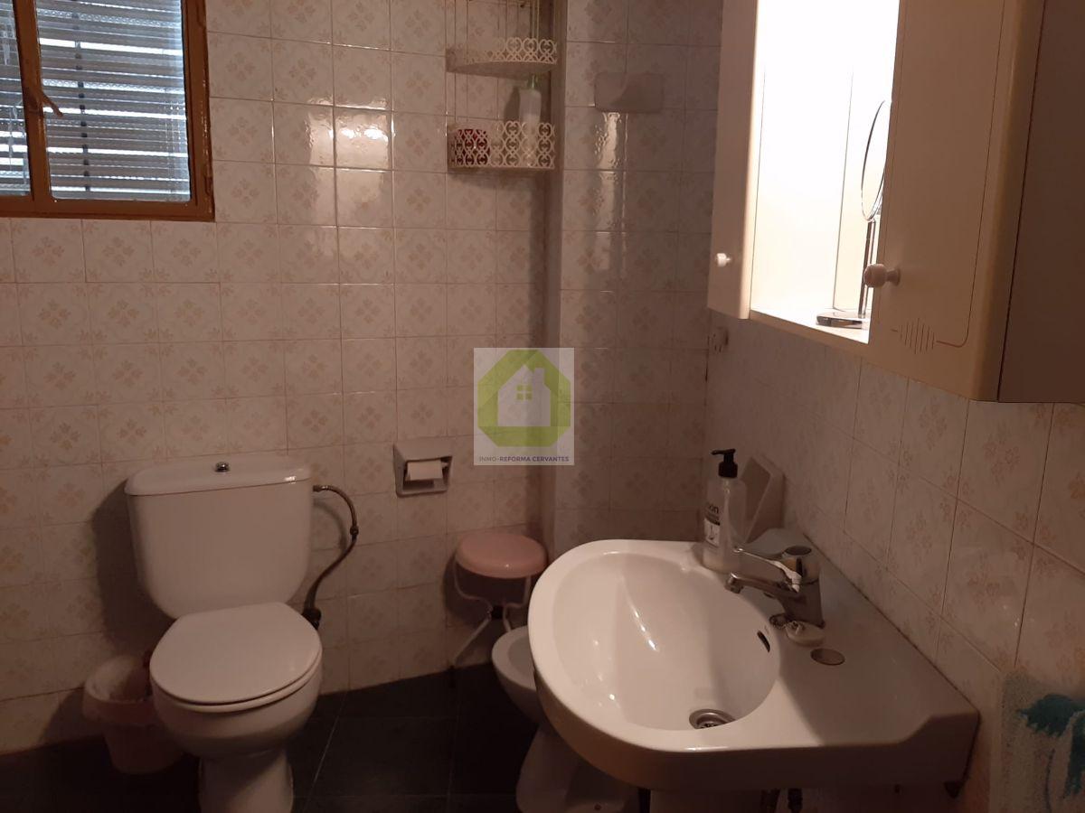 For sale of house in Guadahortuna