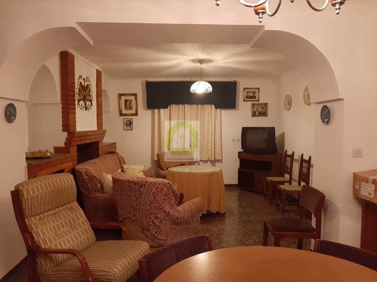 For sale of house in Guadahortuna