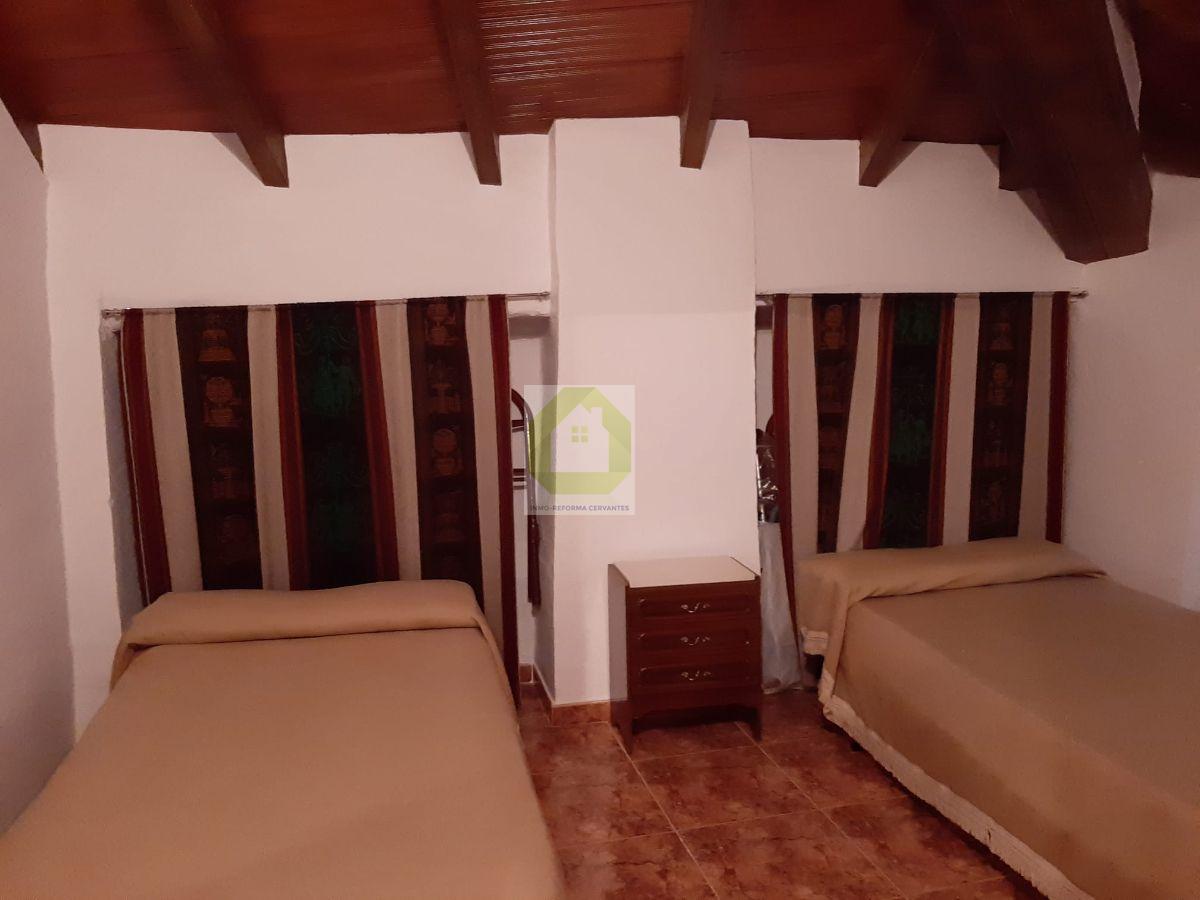 For sale of house in Guadahortuna