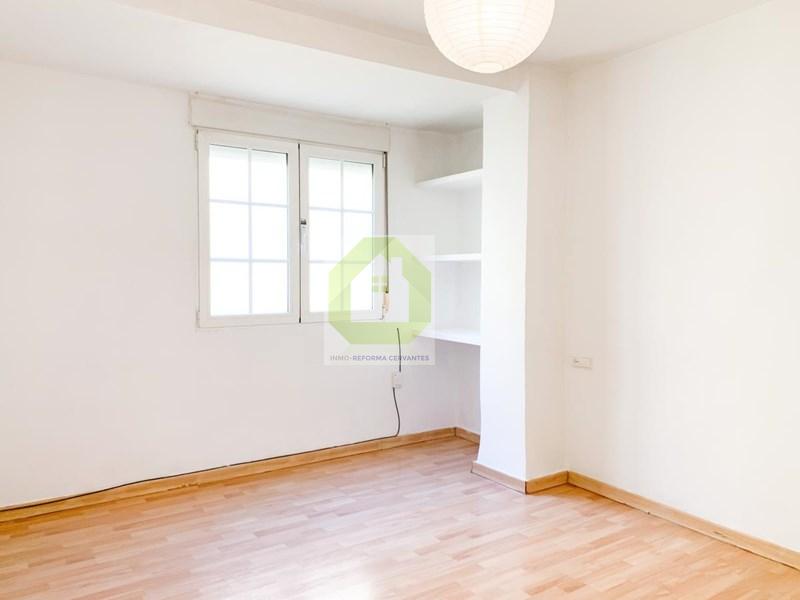 For sale of flat in Granada
