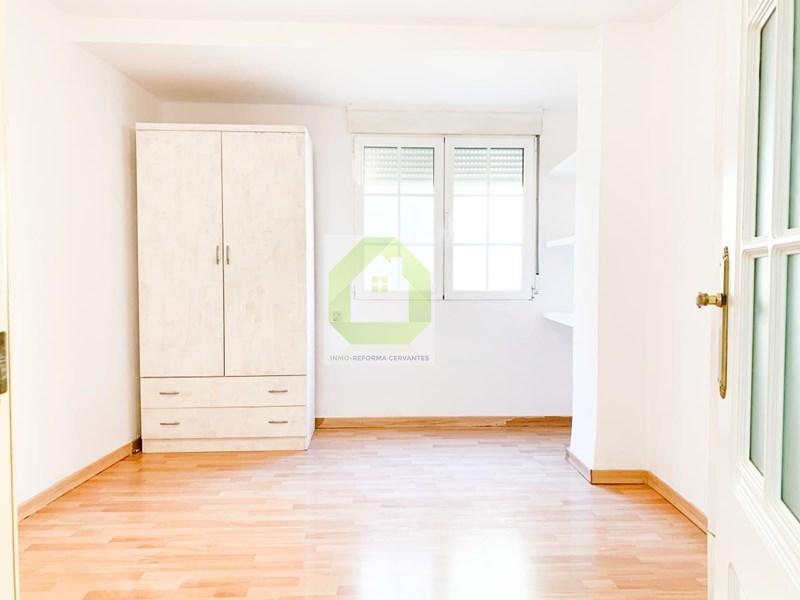 For sale of flat in Granada