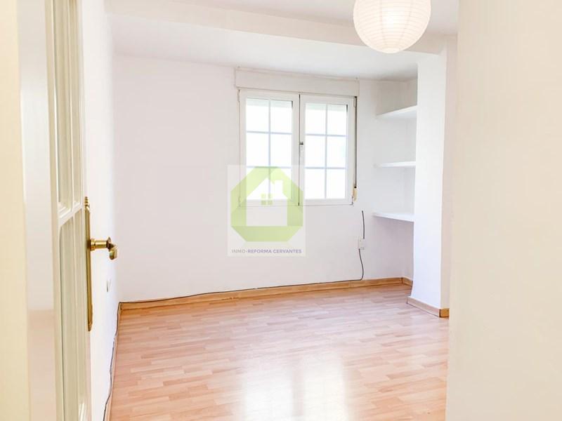 For sale of flat in Granada
