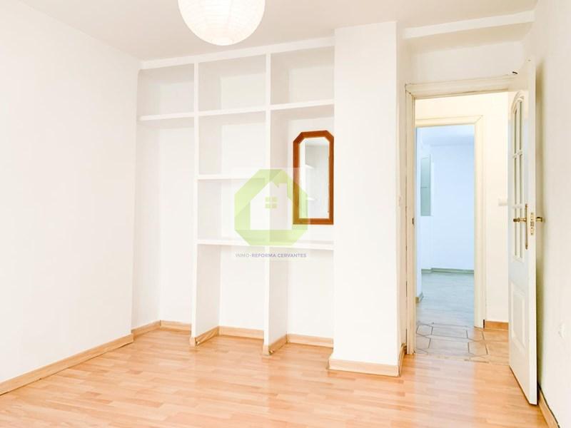 For sale of flat in Granada