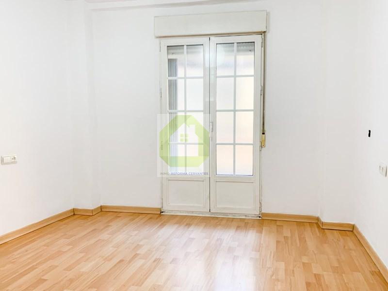 For sale of flat in Granada