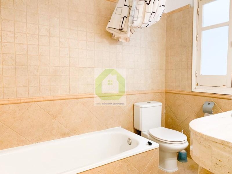 For sale of flat in Granada