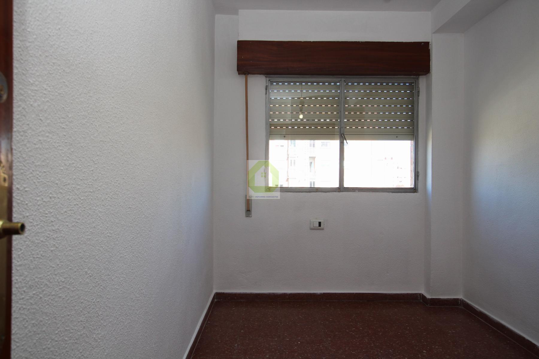 For sale of flat in Granada