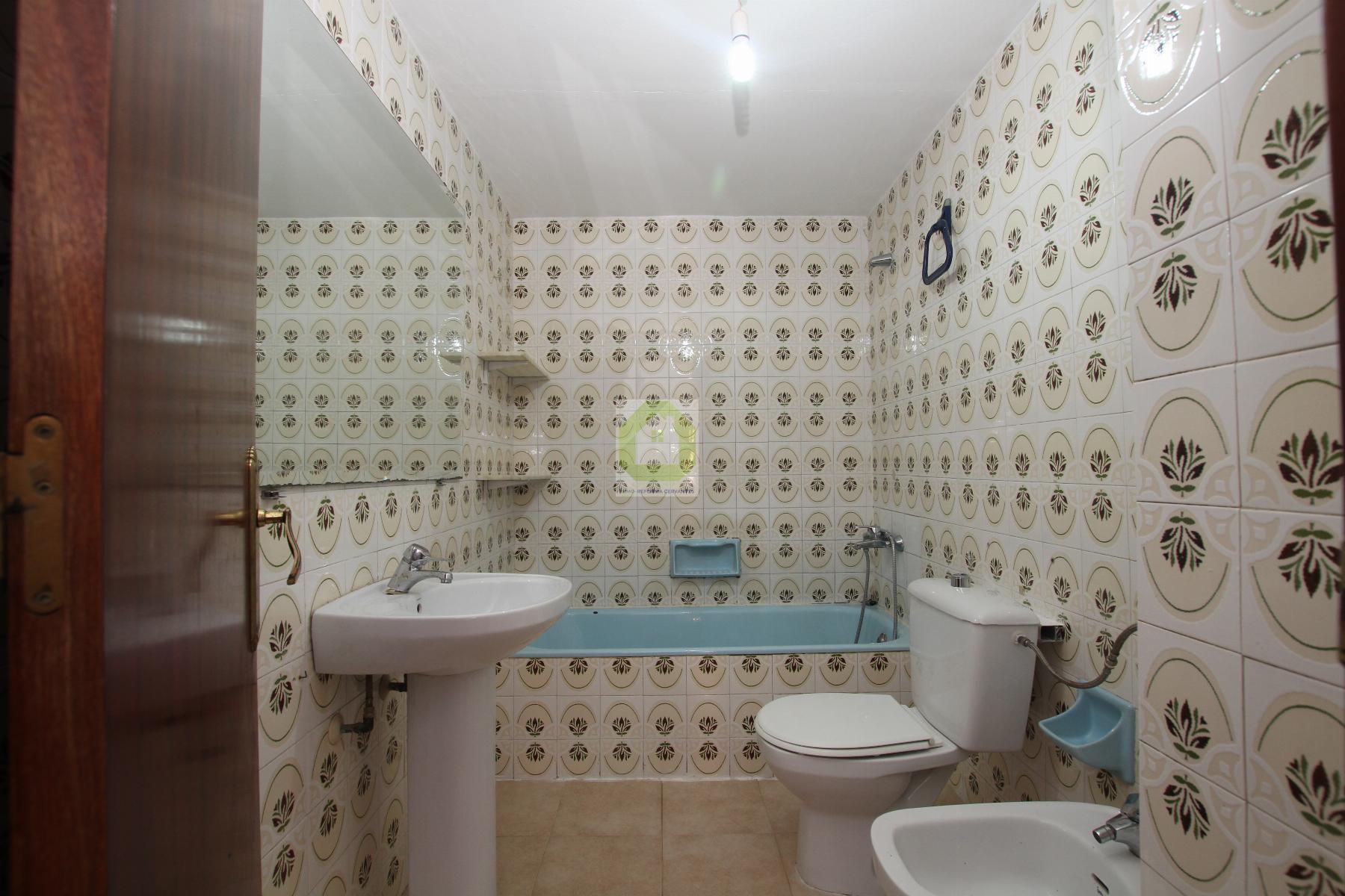 For sale of flat in Granada