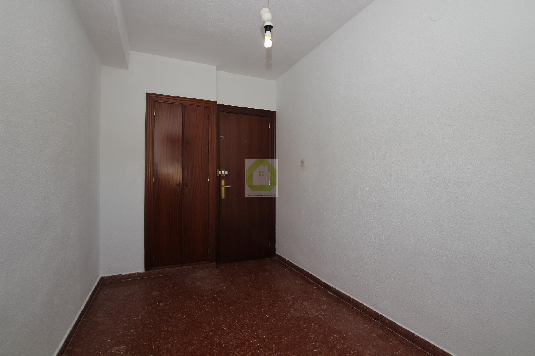 For sale of flat in Granada