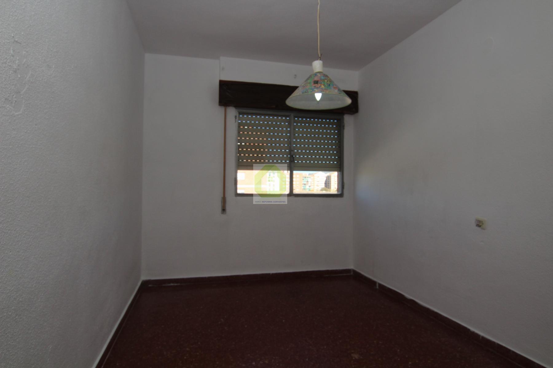 For sale of flat in Granada