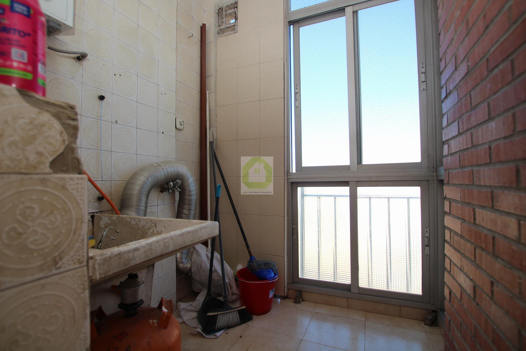 For sale of flat in Granada