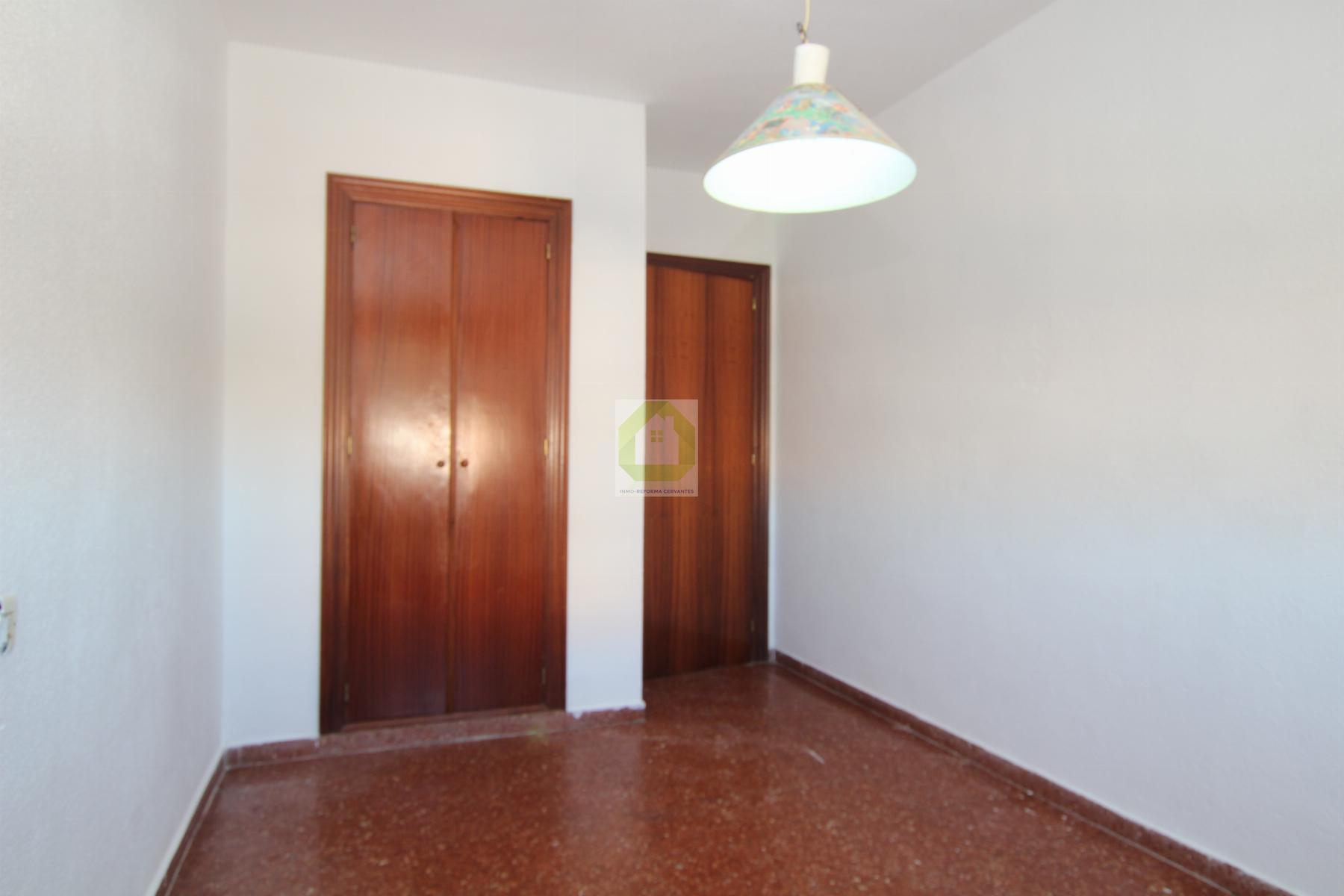 For sale of flat in Granada