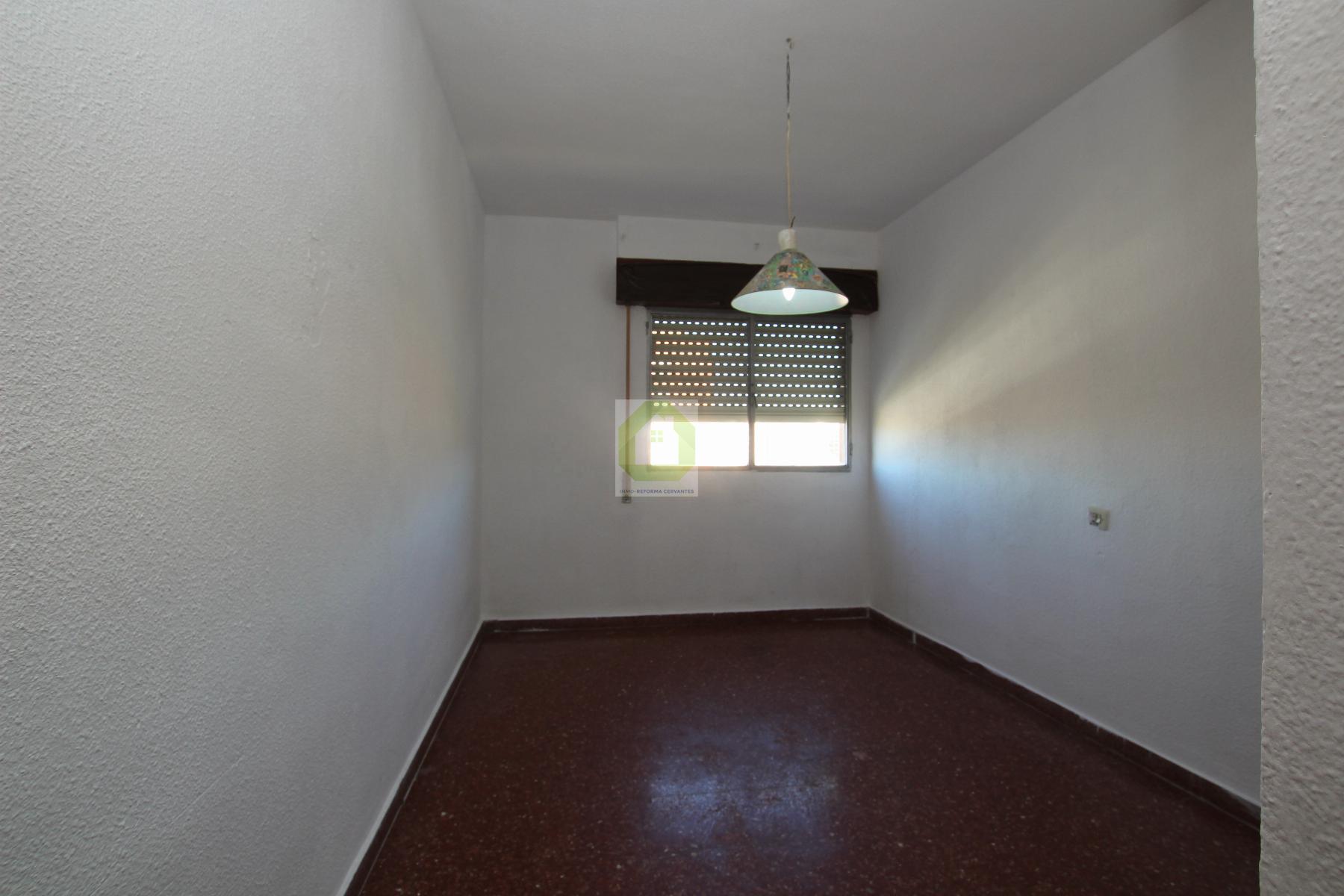 For sale of flat in Granada