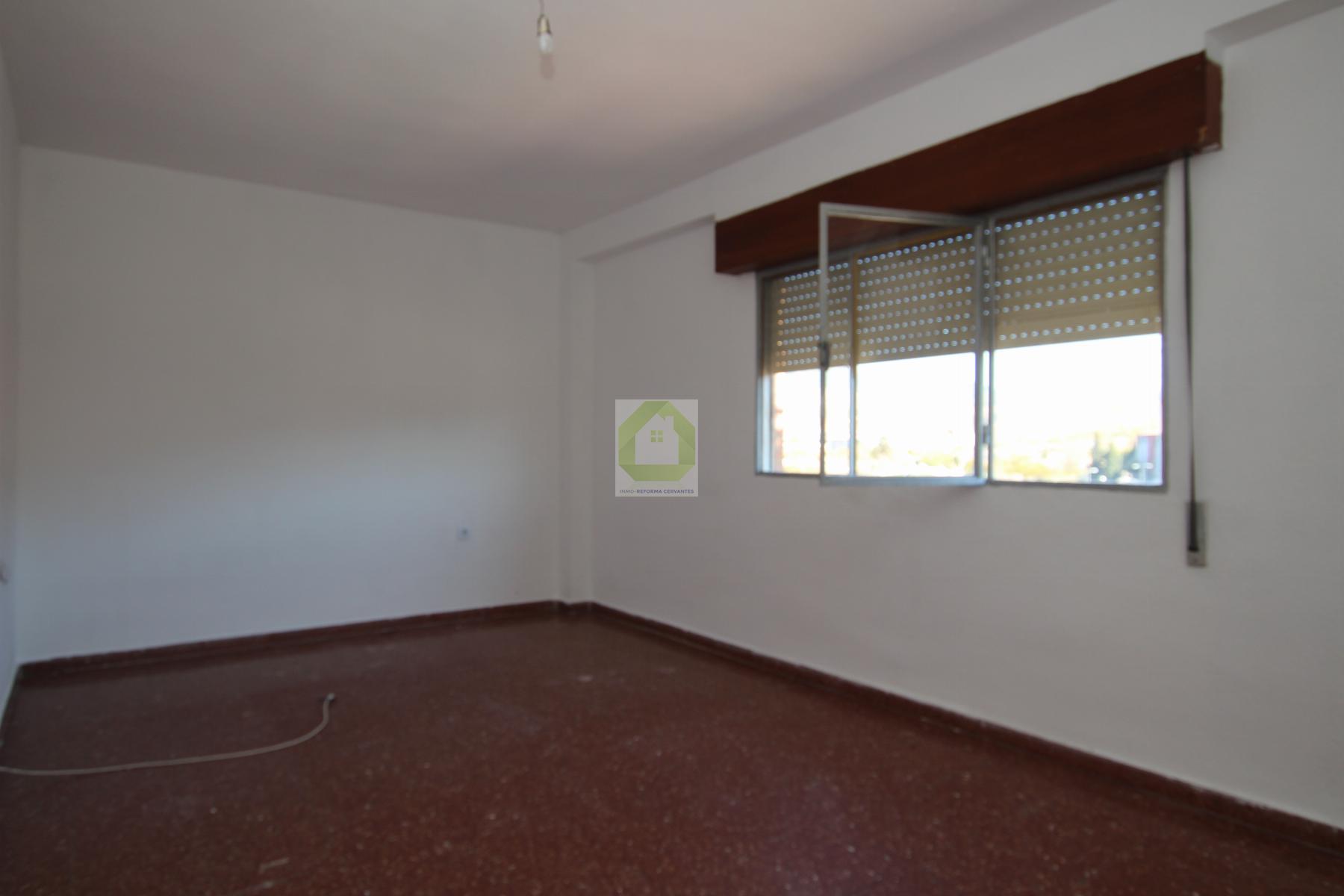 For sale of flat in Granada