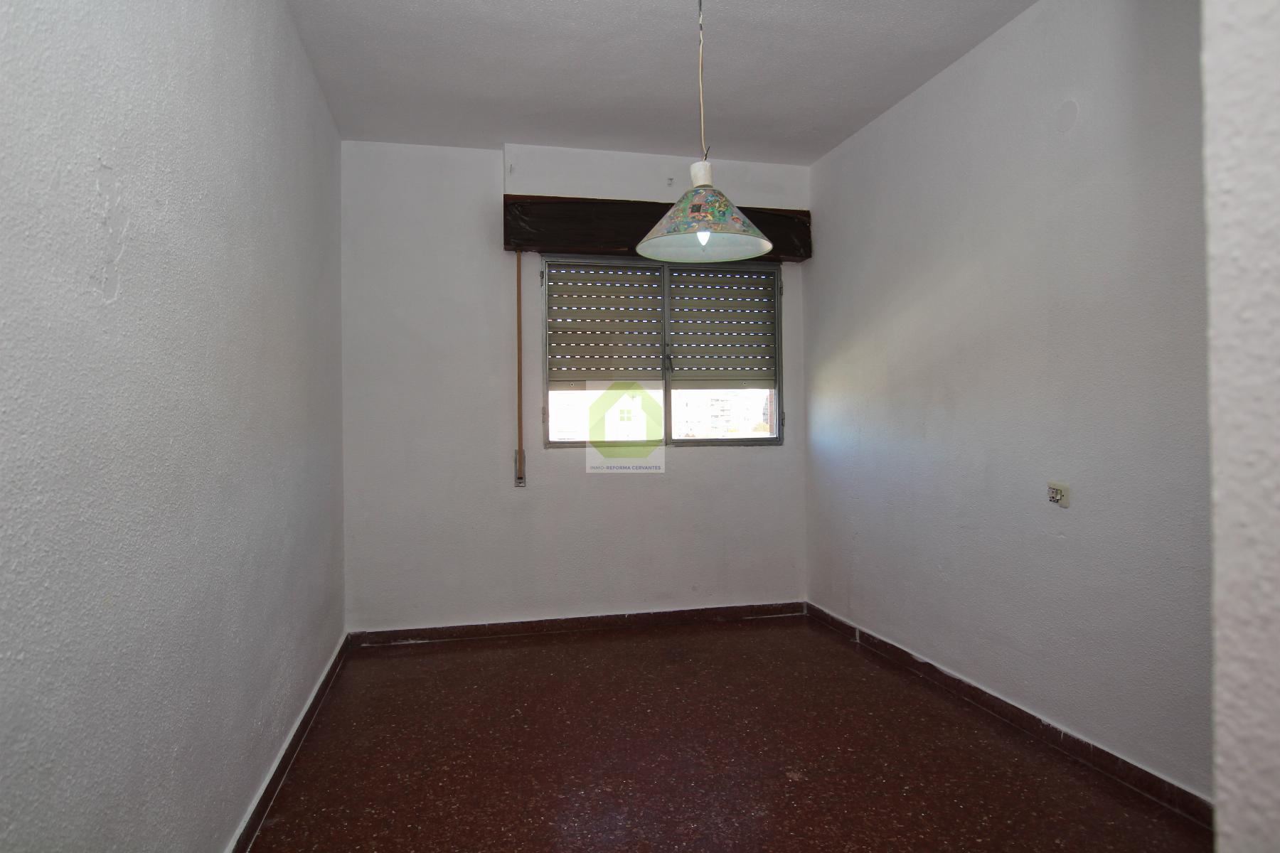 For sale of flat in Granada