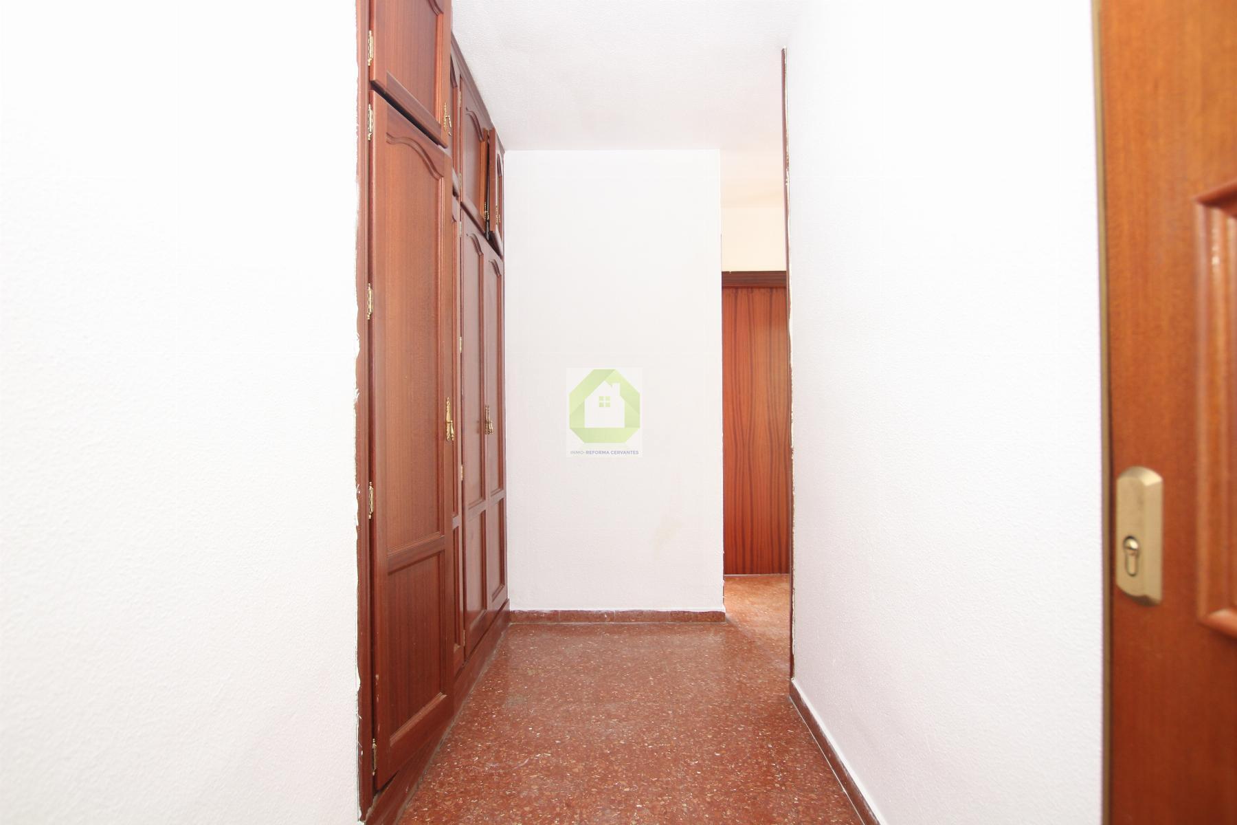 For sale of flat in Granada