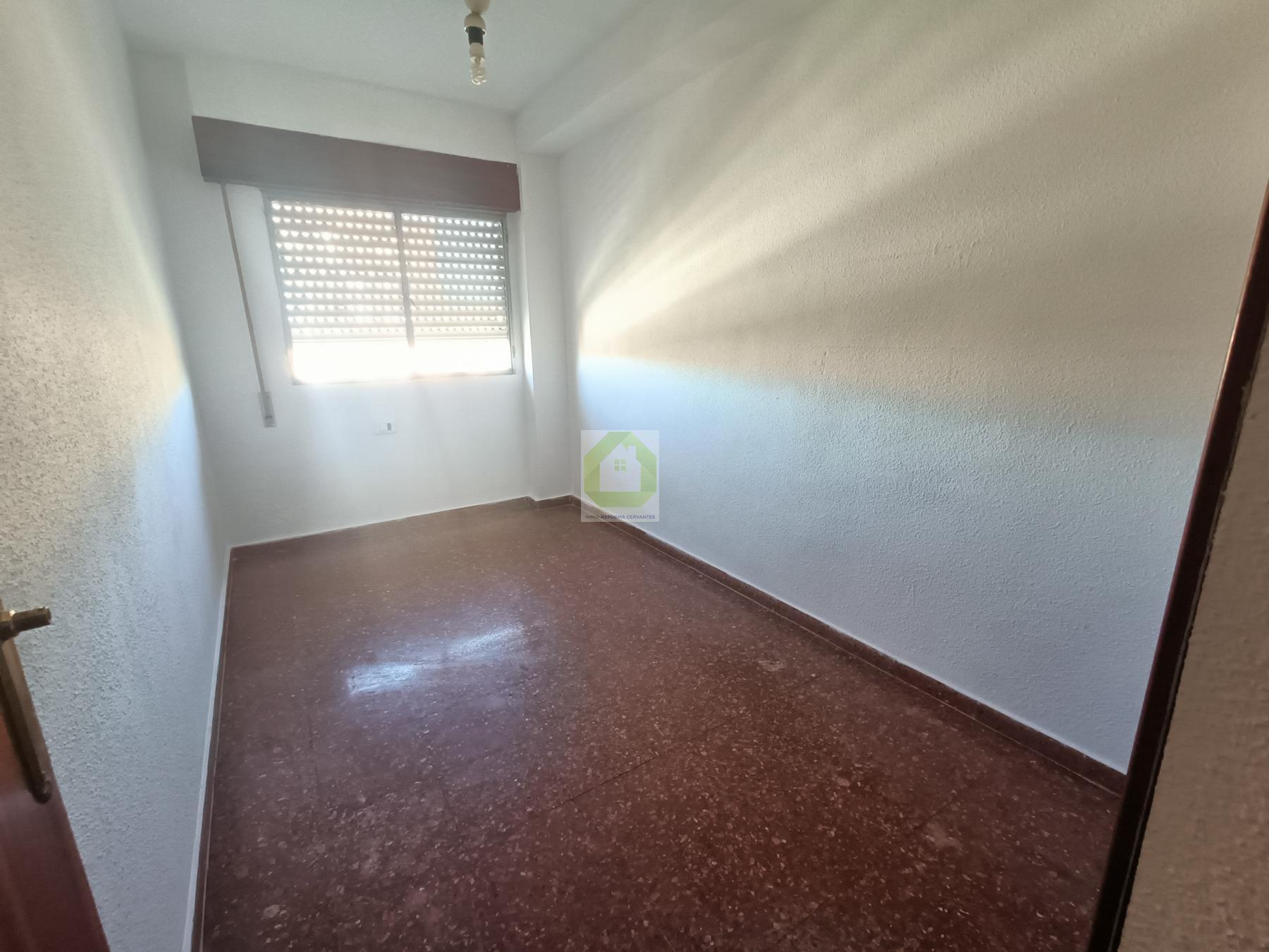 For sale of flat in Granada