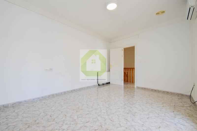For sale of house in Las Gabias