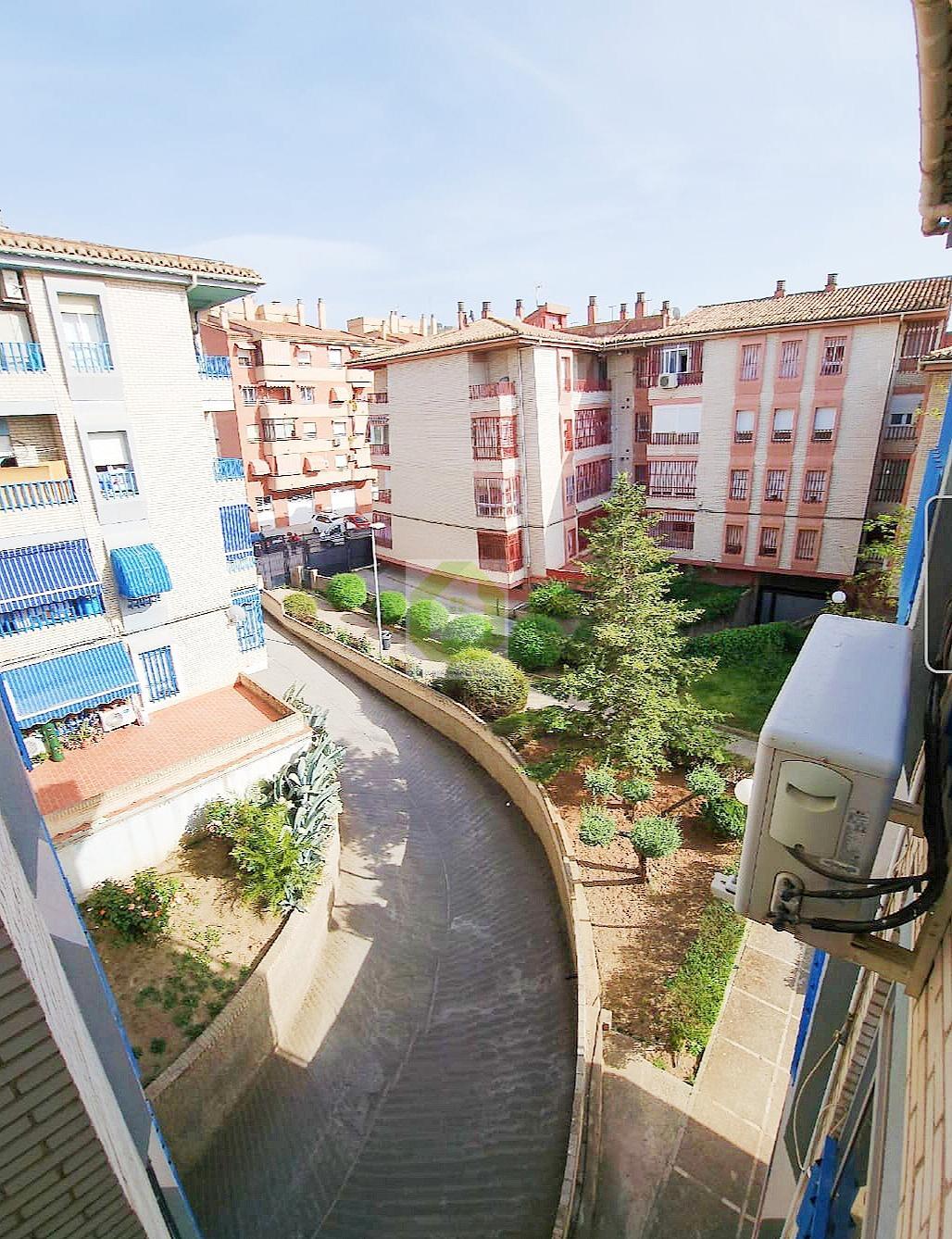 For sale of flat in Granada