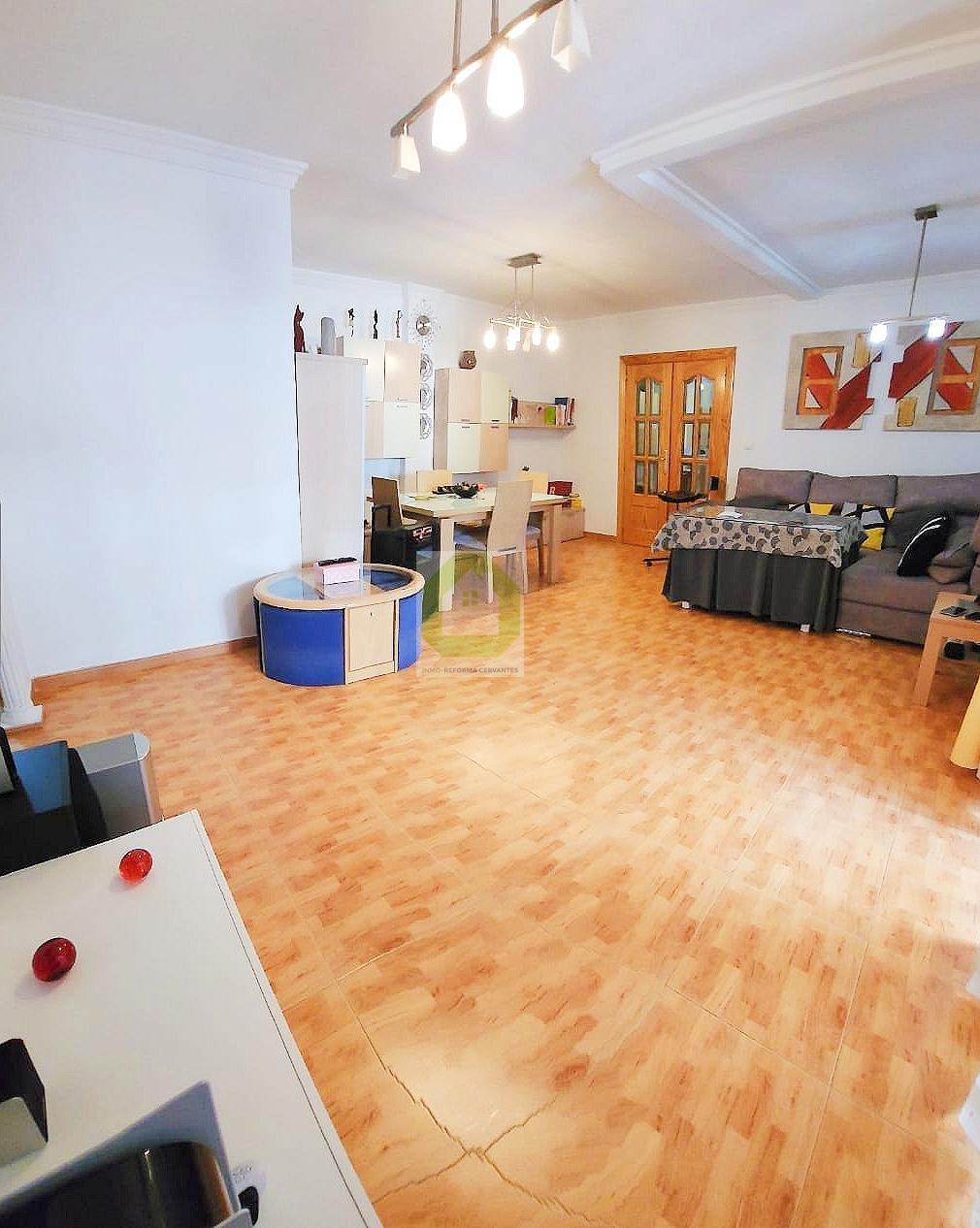 For sale of flat in Granada