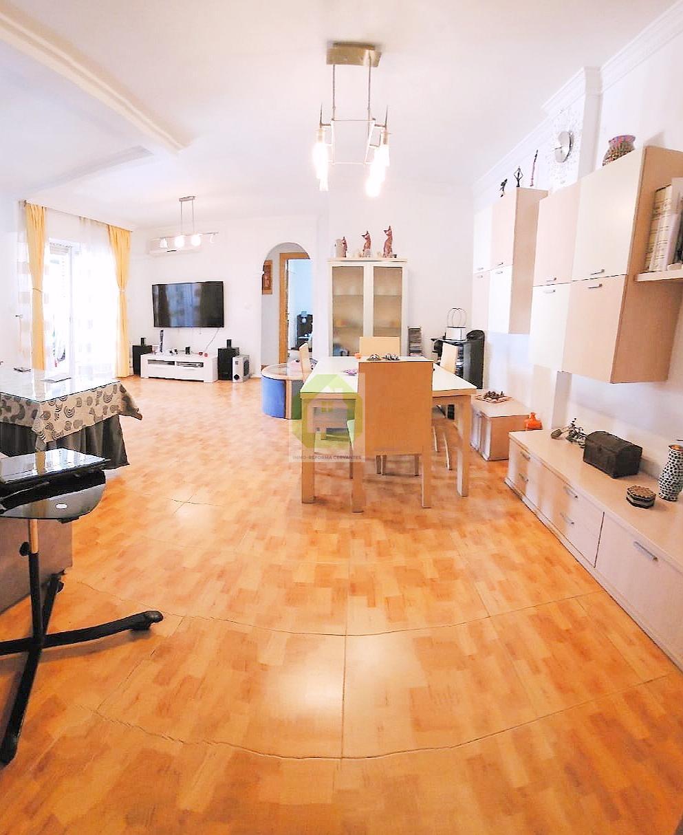 For sale of flat in Granada