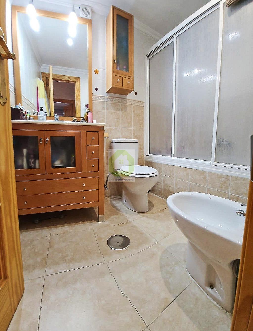 For sale of flat in Granada