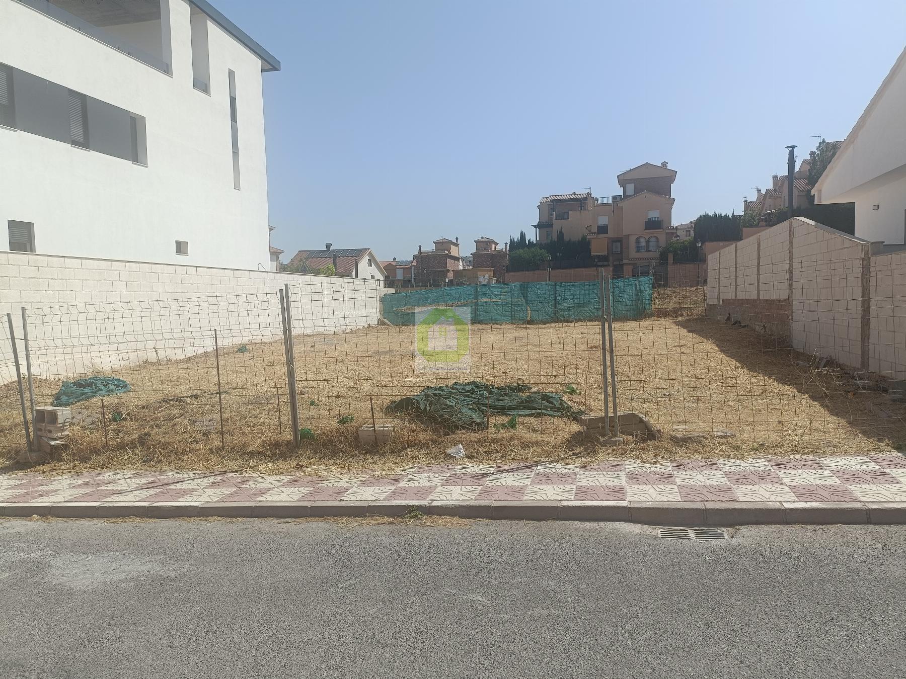 For sale of land in Cájar