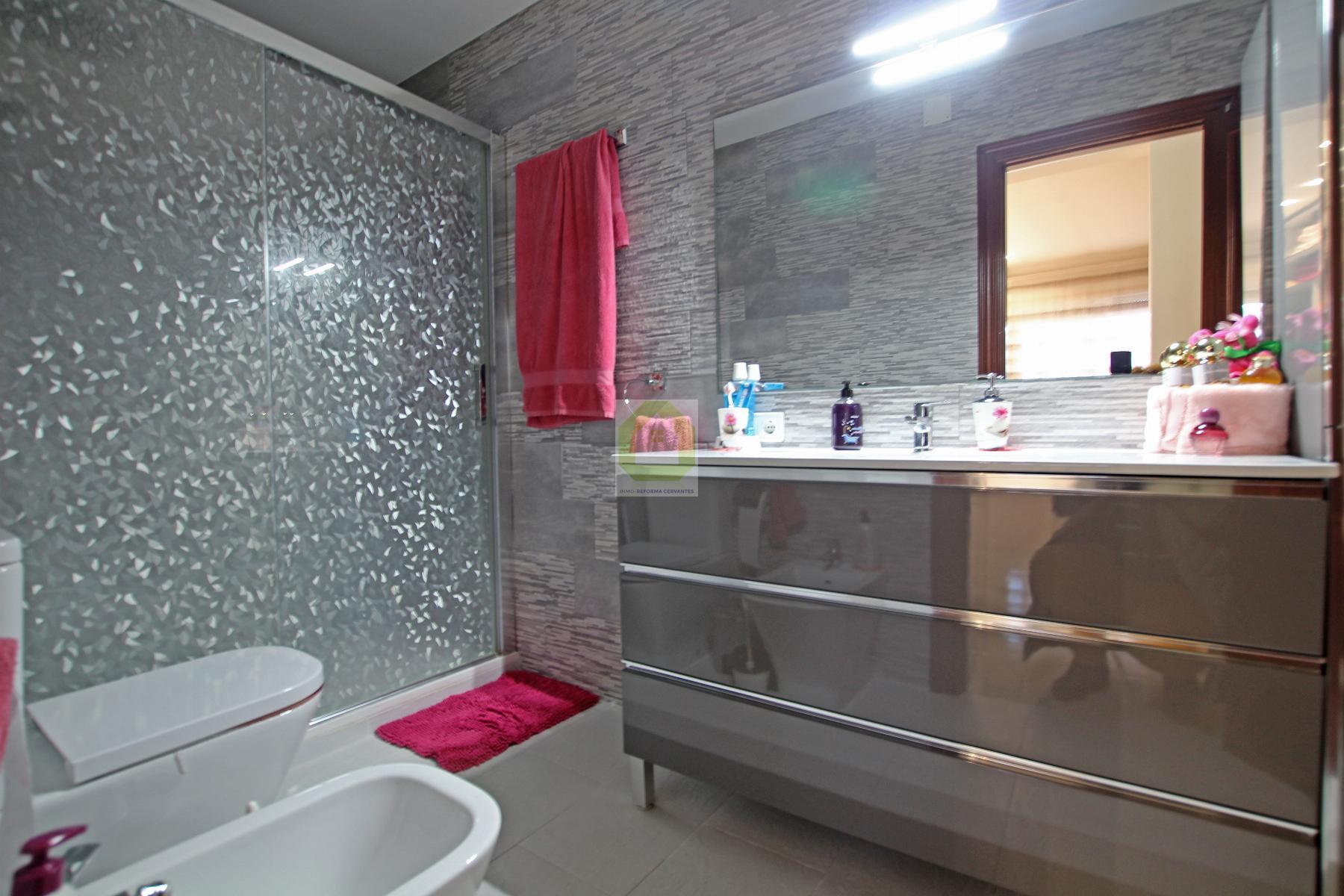 For sale of house in Albolote