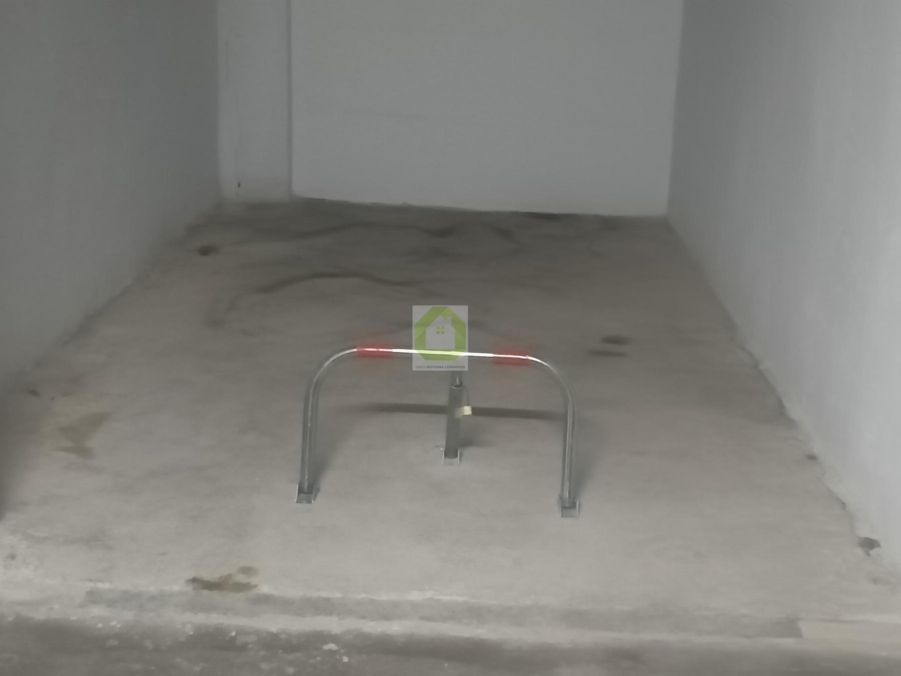 For rent of garage in Almuñécar