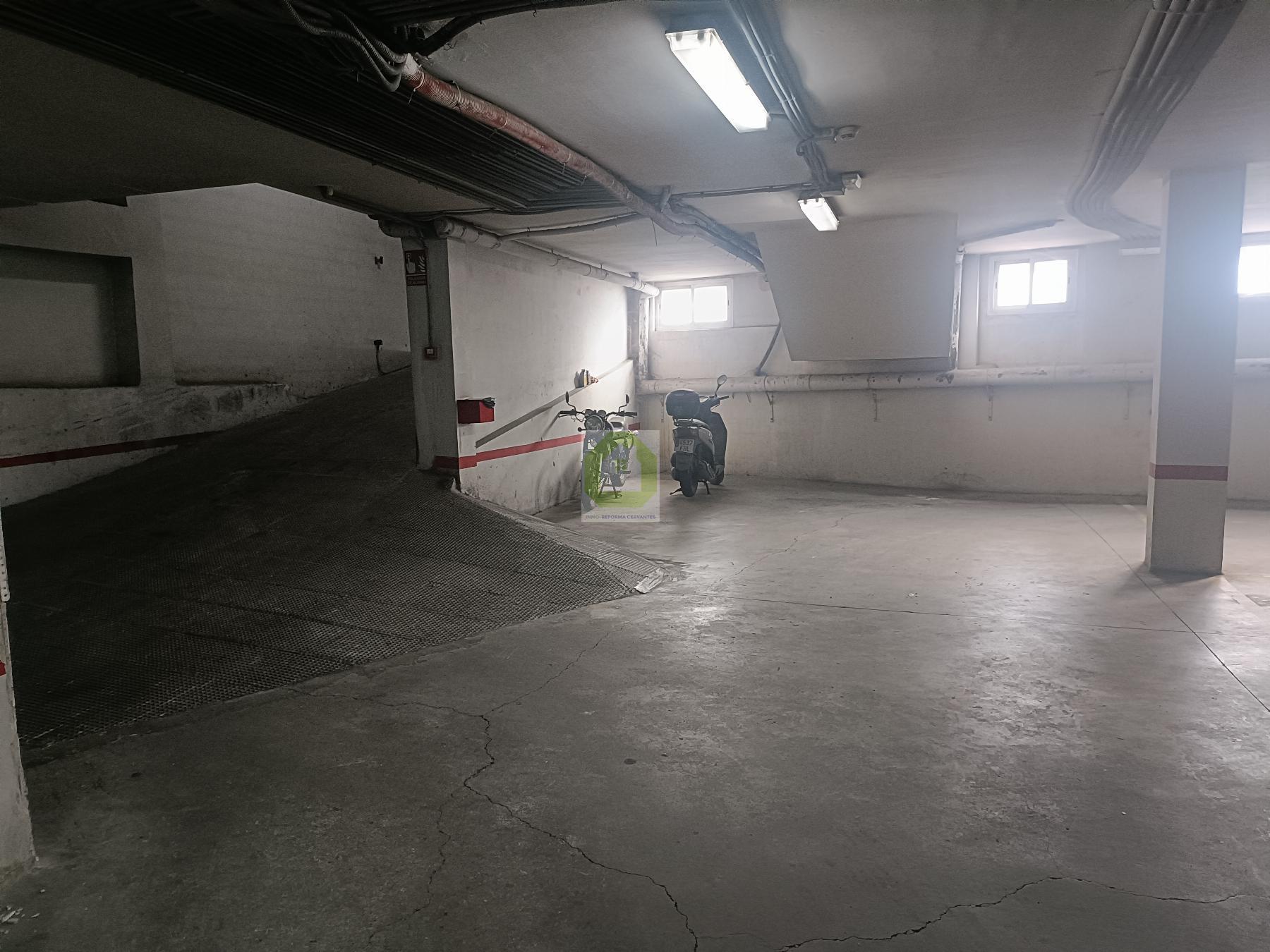 For rent of garage in Armilla
