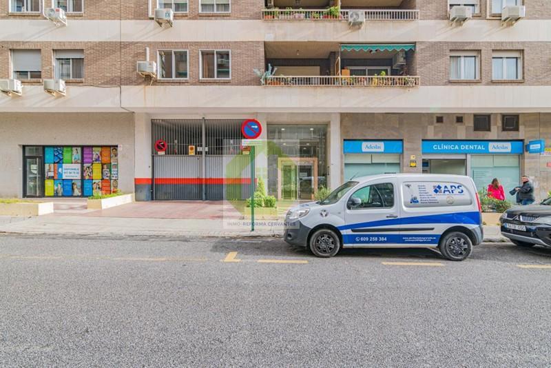 For sale of flat in Granada