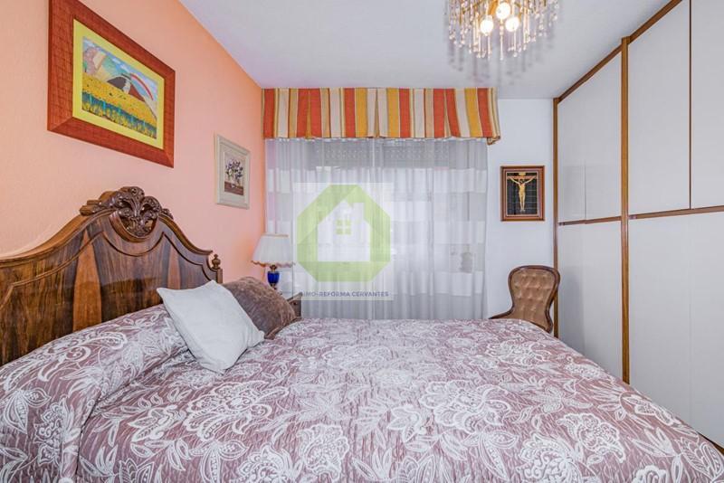 For sale of flat in Granada