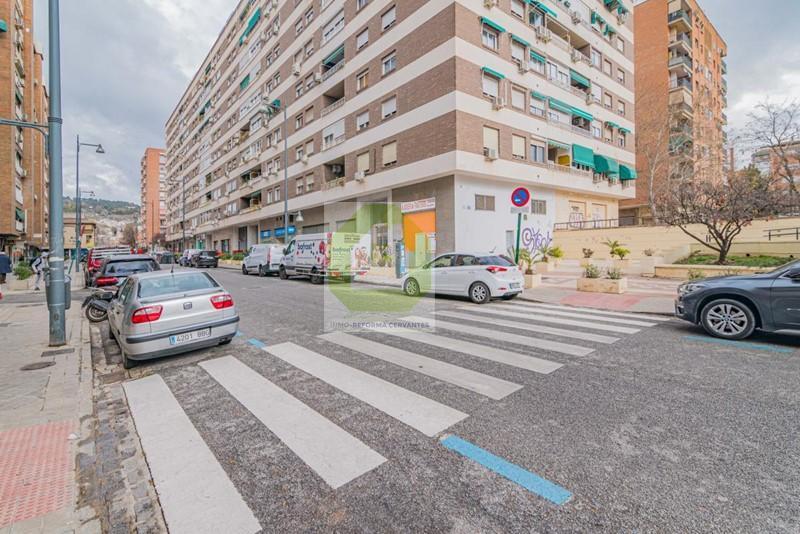 For sale of flat in Granada