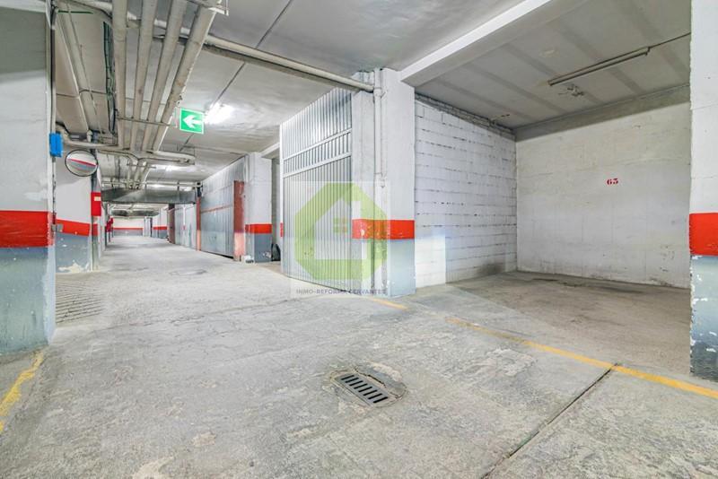 For sale of flat in Granada