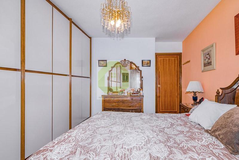 For sale of flat in Granada