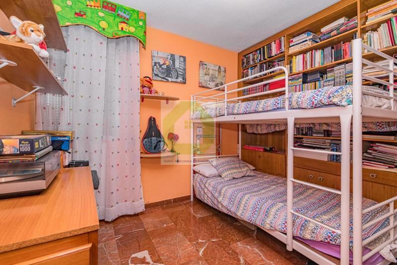 For sale of flat in Granada