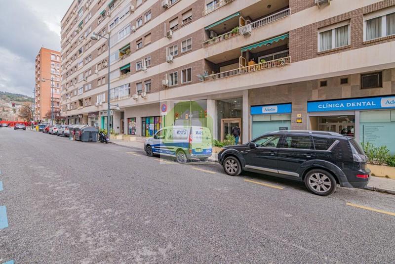 For sale of flat in Granada