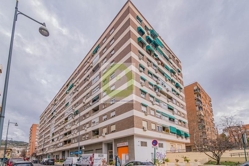 For sale of flat in Granada