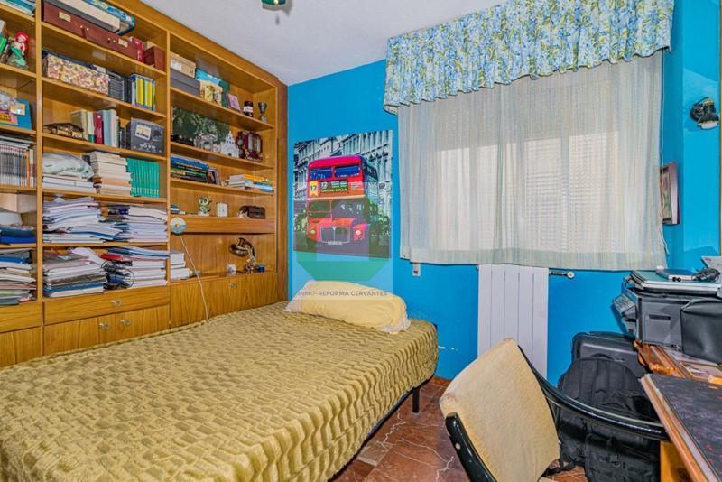 For sale of flat in Granada