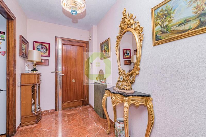 For sale of flat in Granada