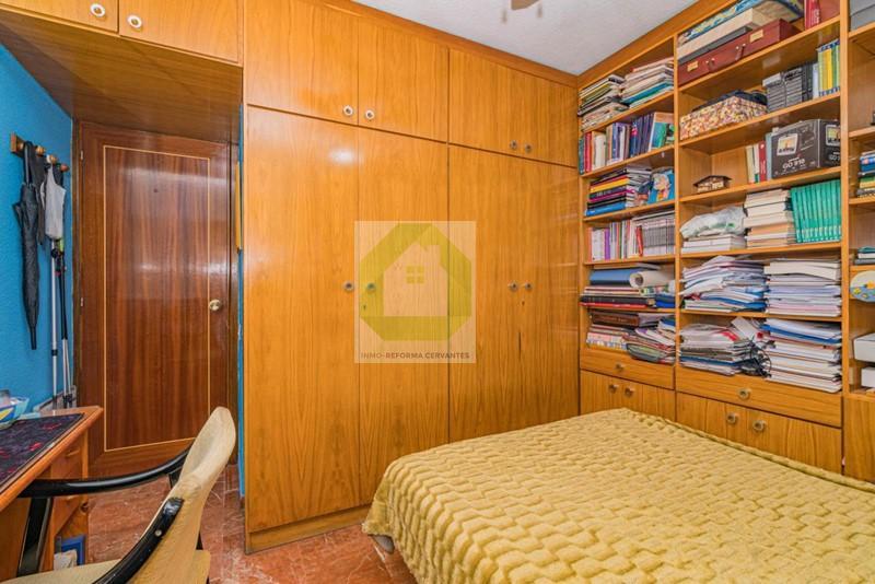 For sale of flat in Granada